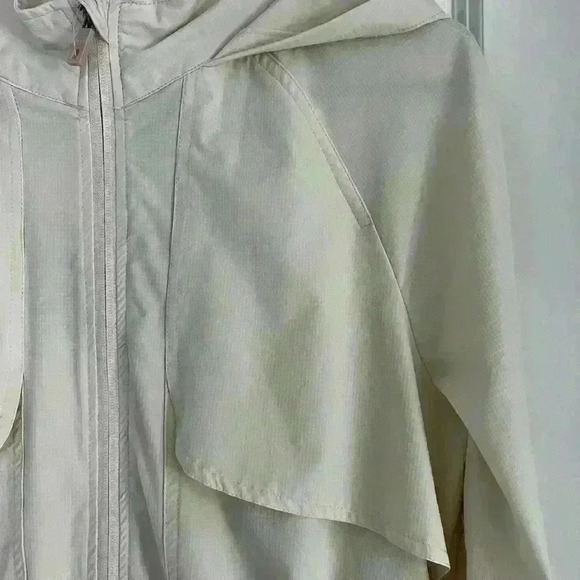 Avalanche Lightweight Jacket with adjustable cord and hood size small - Picture 2 of 12